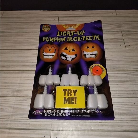 Pumpkin Pro Light-Up Pumpkin Buck-Teeth Contains 5 Light-Up BUCK TEETH - Picture 6 of 8